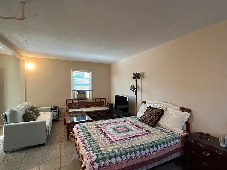 previous furnished studio