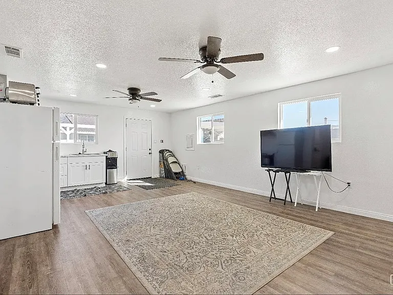 5313 Annette St #B — Photo 11
