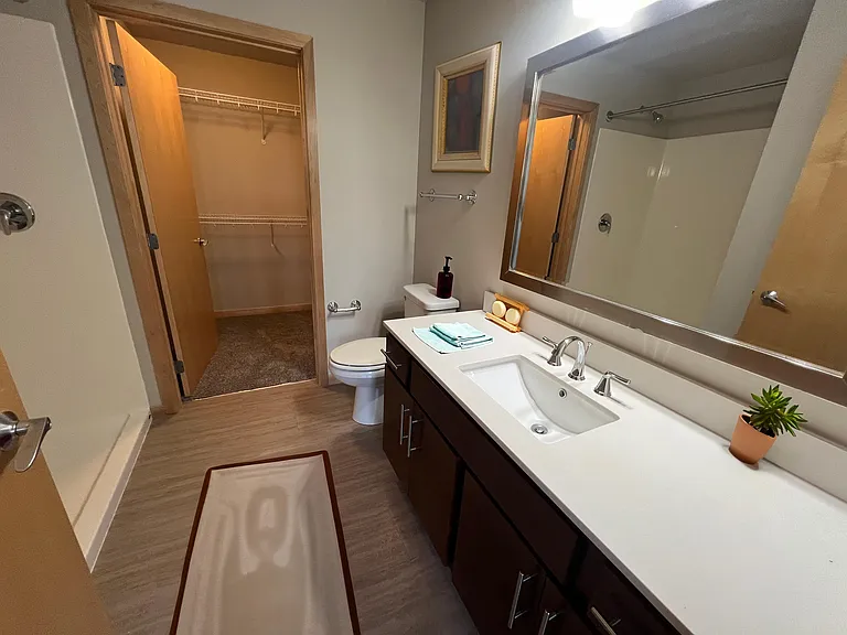 Venture Luxury High Rise — Photo 40