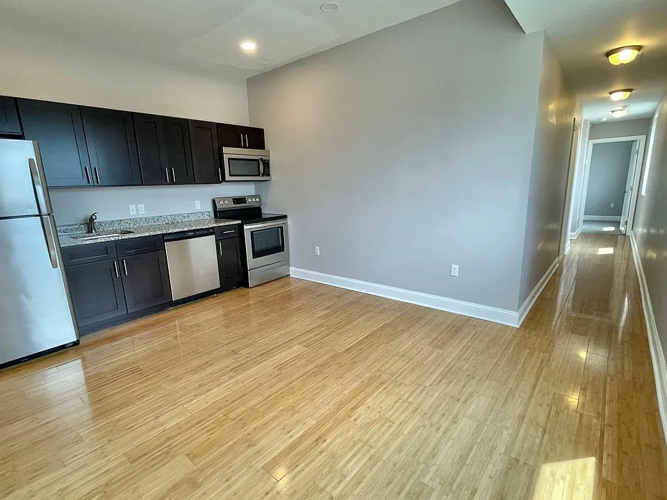 4111 Ludlow St #3R
