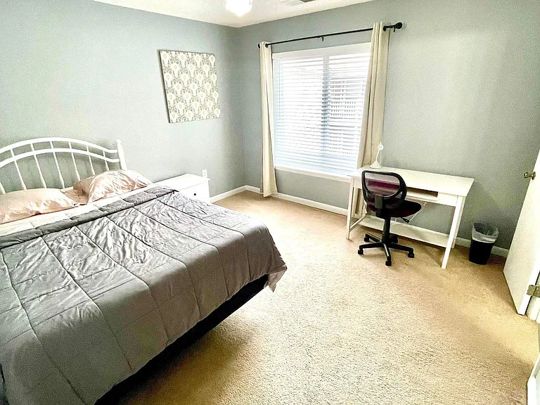 1401 Collegiate Cir #302 — Photo 11