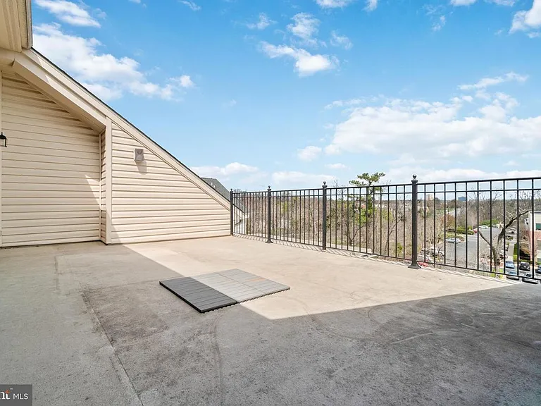 10225 Hilltop Ascent Dr — Photo 21