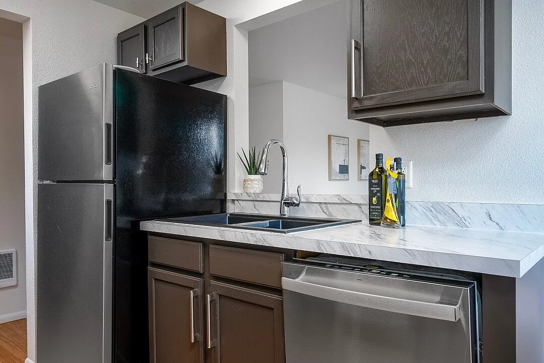2 bed, 1.0 bath, 800 sqft, $1,750 — Photo 2