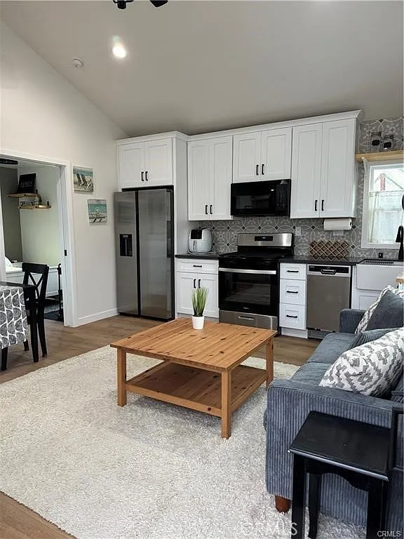 1 bed, 450 sqft, $2,700 — Photo 3