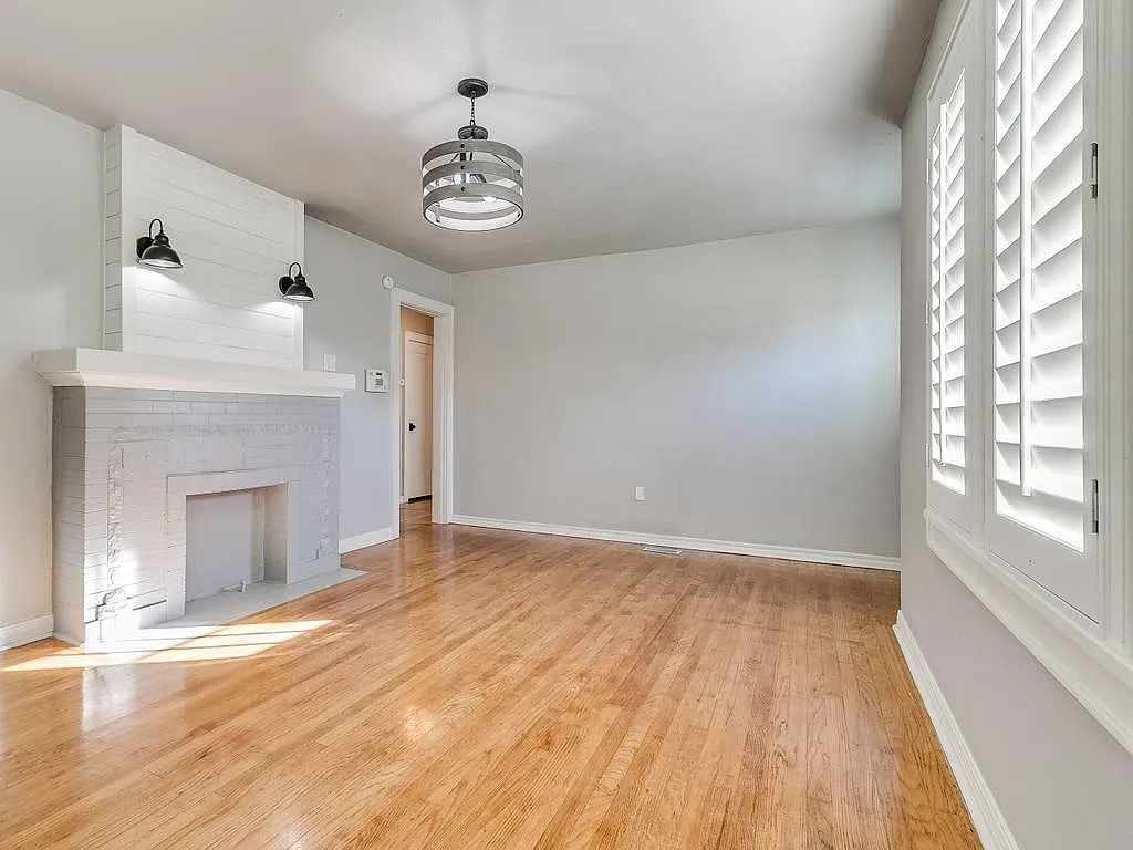 2 bed, 1080 sqft, $1,595 — Photo 2