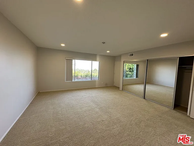 1212 Roberto Ln — Photo 5
