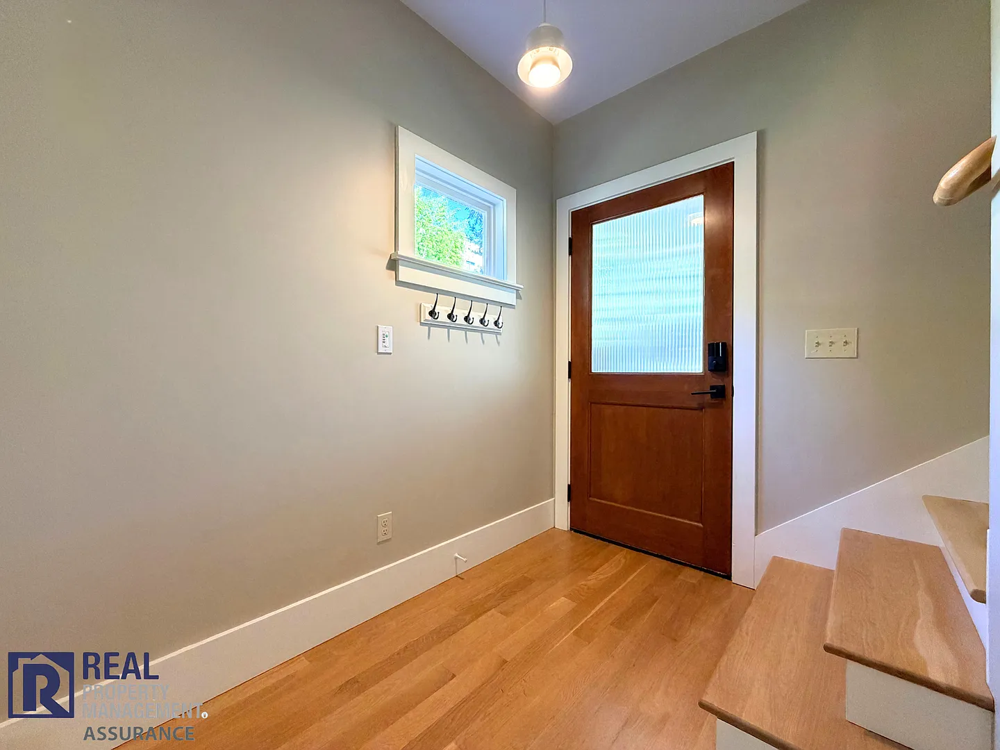 Charming 1 Bedroom with Private Entry in SE Portland — Photo 2
