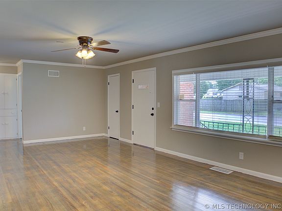 4th image of 103 W Davis Ave