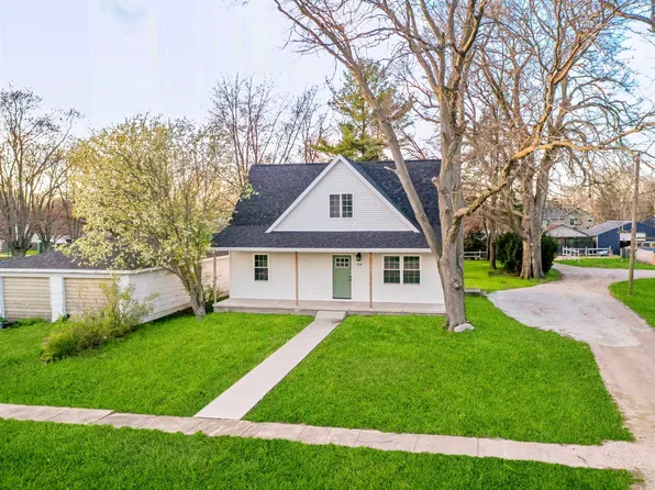 426 E 7th St, Minonk, IL 61760