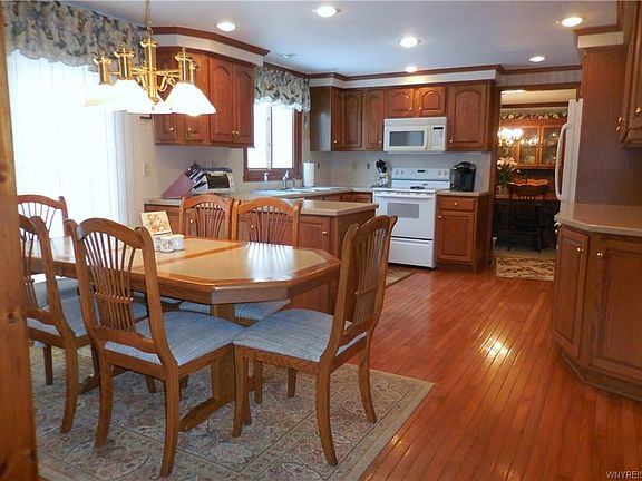 3rd image of 291 Randwood Dr