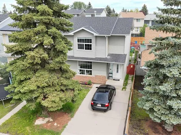 136 Martindale Dr NE, Calgary, AB T3J 3G5