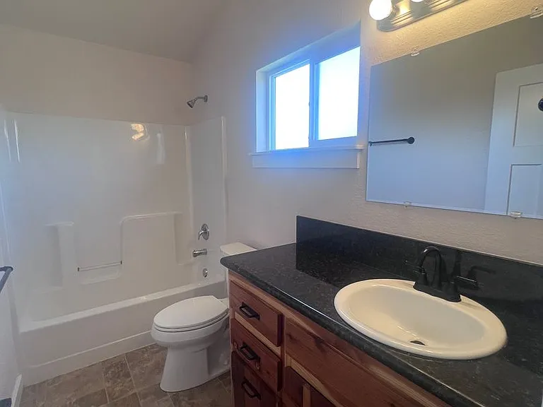 1809 Caroline Ave — Photo 16