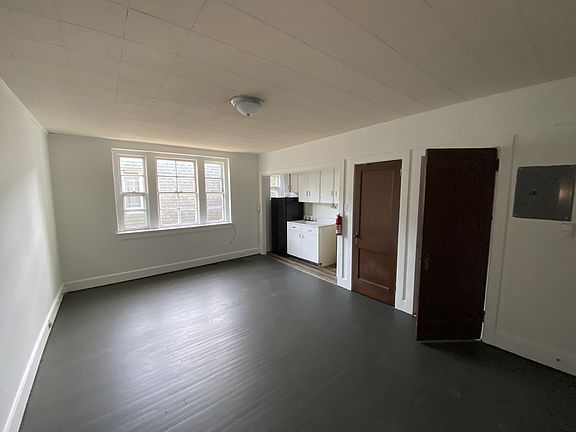 2nd image of 2015 Market St APT 8