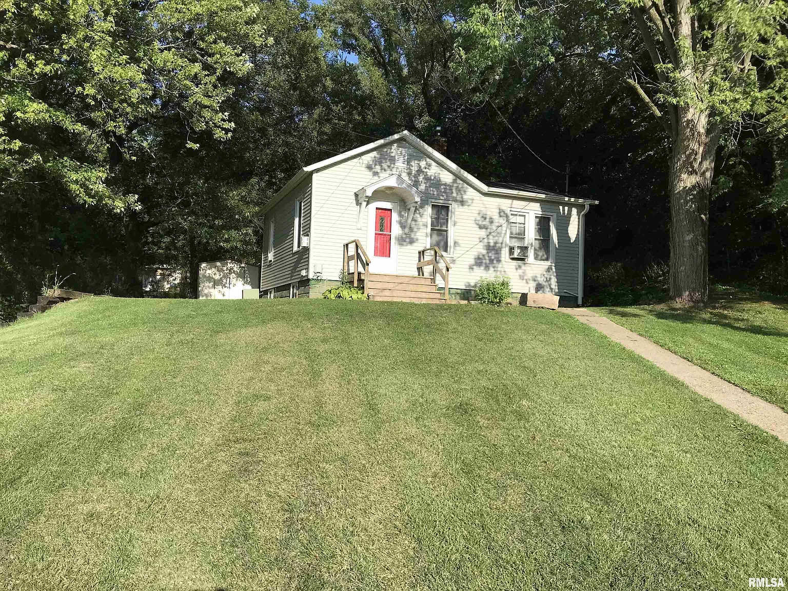2309 E 2nd St photo 1