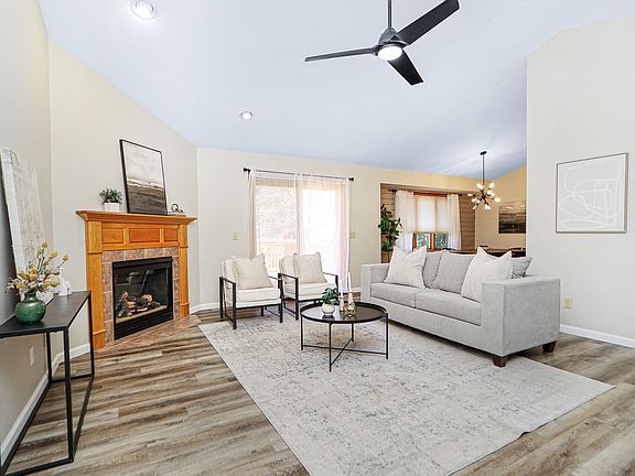4th image of 3012 Meadowood Cir
