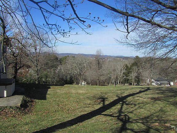 5th image of 414 Crestview Dr