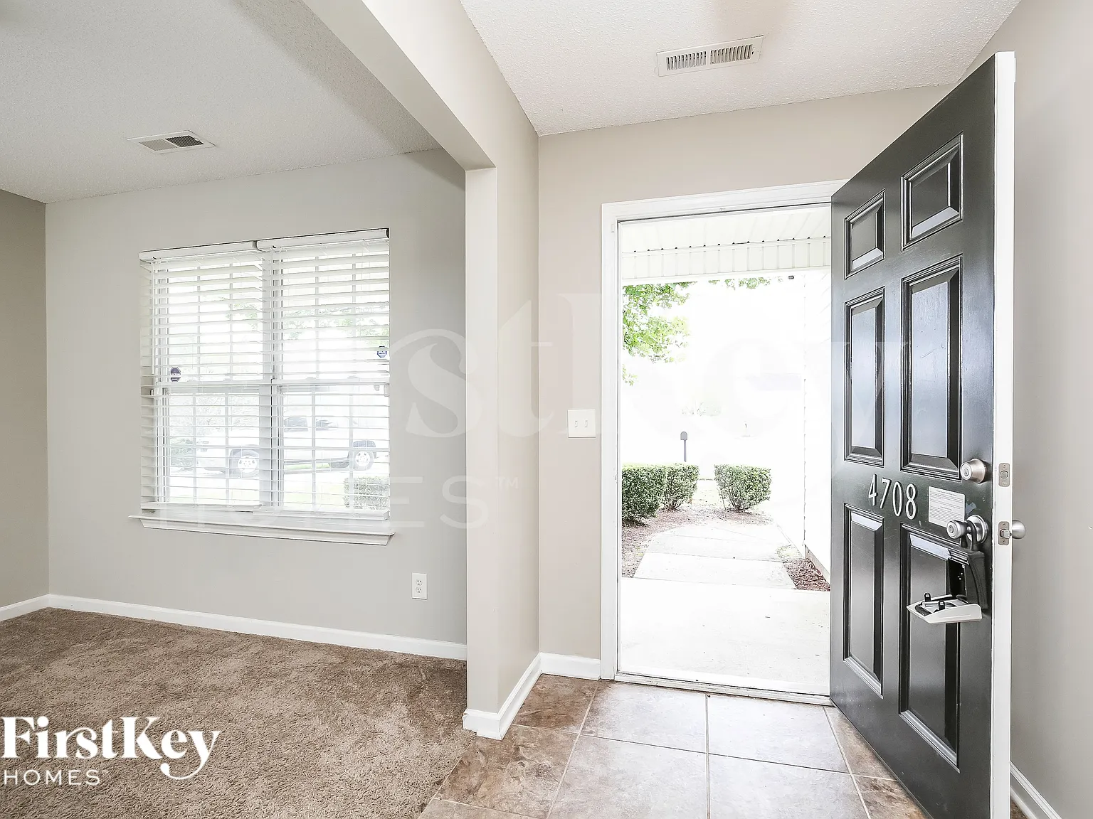 3 bed, 2.5 bath, 1824 sqft, $1,815 — Photo 3