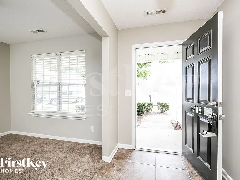 4708 Mallard Creek Dr — Photo 3
