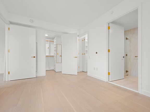 3rd image of 3 Court Sq APT 2805