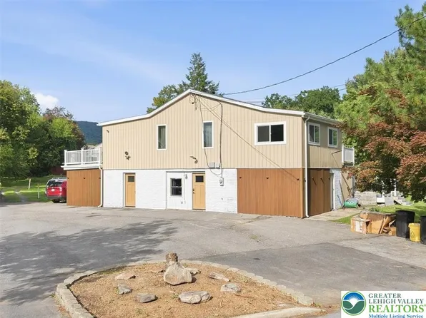 136 E West St, Wind Gap, PA 18091