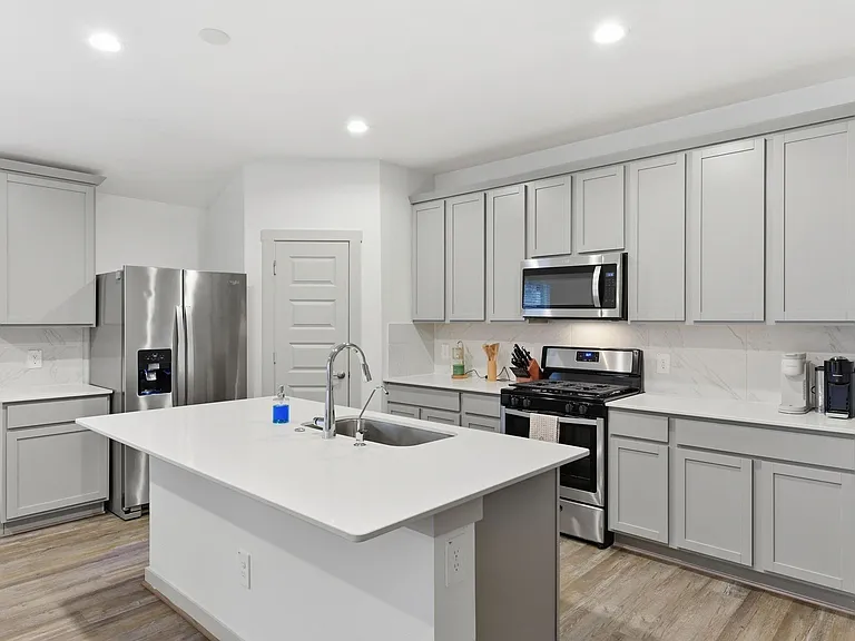 19035 Denstone Cliff Way — Photo 7