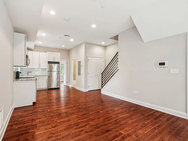 2228 Summer St #3 — Photo 4