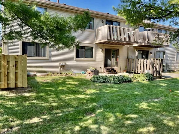 5736 Cambridge Cir Unit 7, Racine, WI 53406