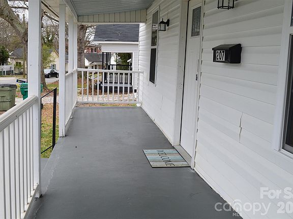 3rd image of 207 Magnolia St