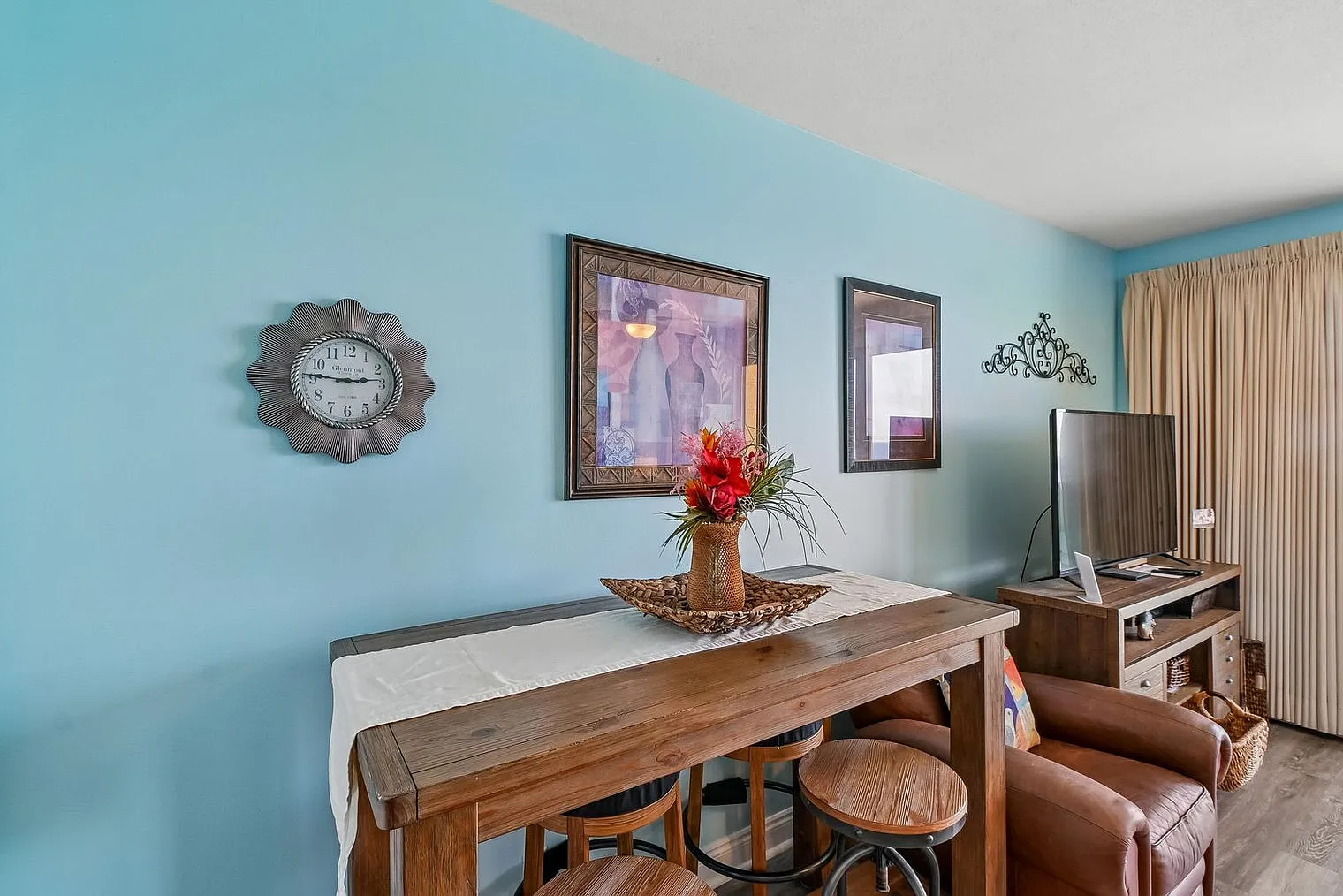 1 bed, 2.0 bath, 839 sqft, $5,498 — Photo 2