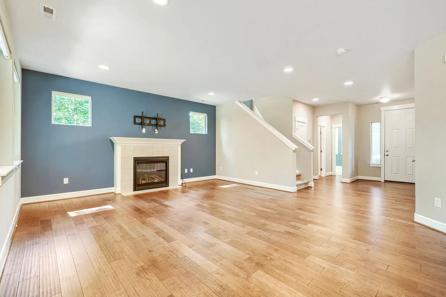 4 bed, 2600 sqft, $4,250 — Photo 4
