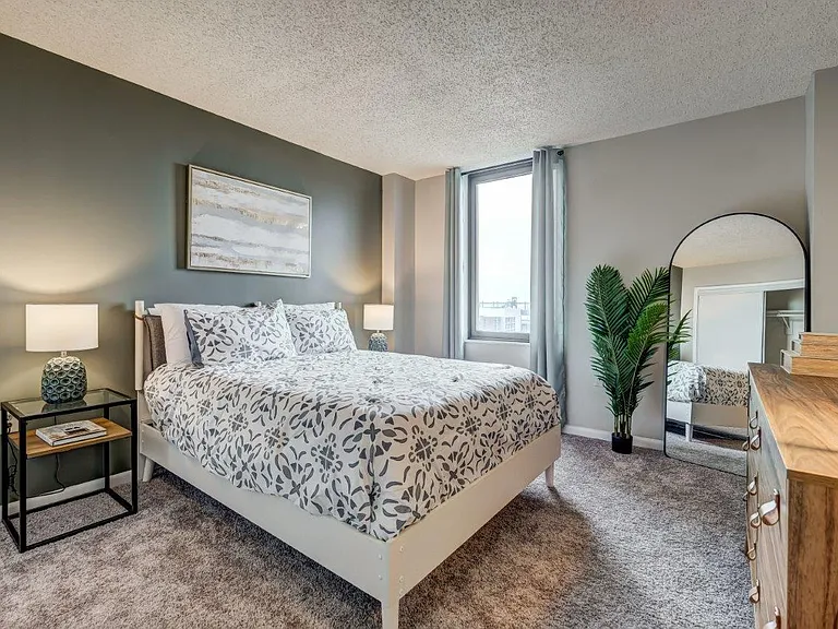 River Park Tower Apartment Homes — Photo 7