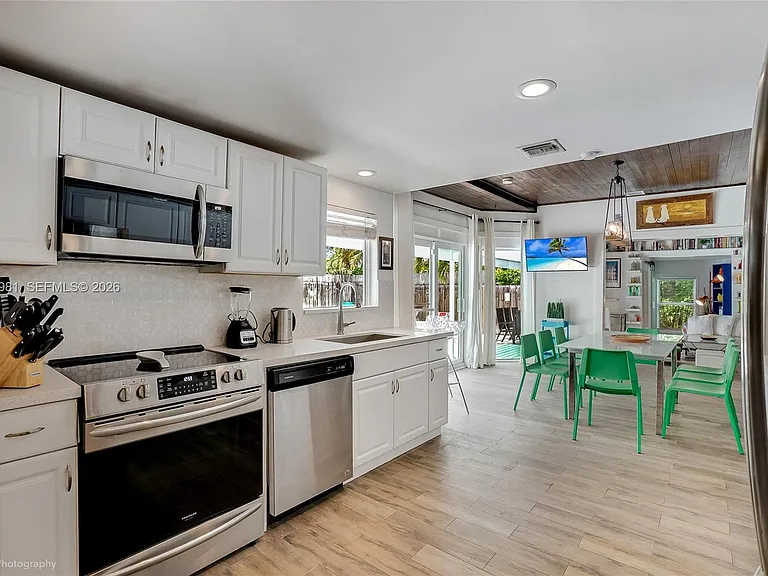 212 SW 1st Ave — Photo 10