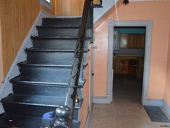3rd image of 4 Gansevoort Pl