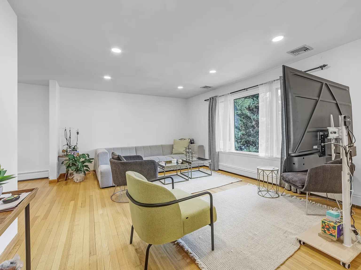 4 bed, $7,000 — Photo 4