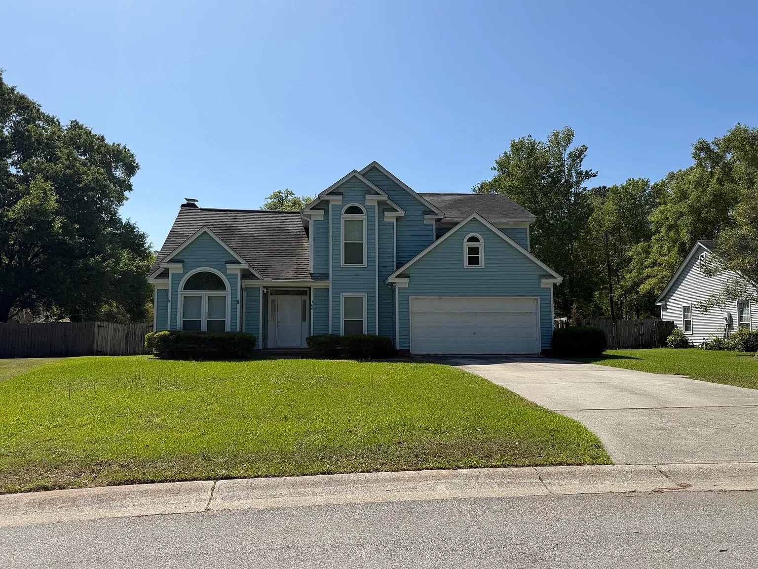 3 bed, 2.5 bath, 1867 sqft, $2,400 — Photo 1