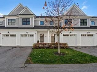 10 Southfield Ln #10, Sherborn, MA 01770
