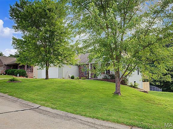 3rd image of 1328 Oakwood Dr