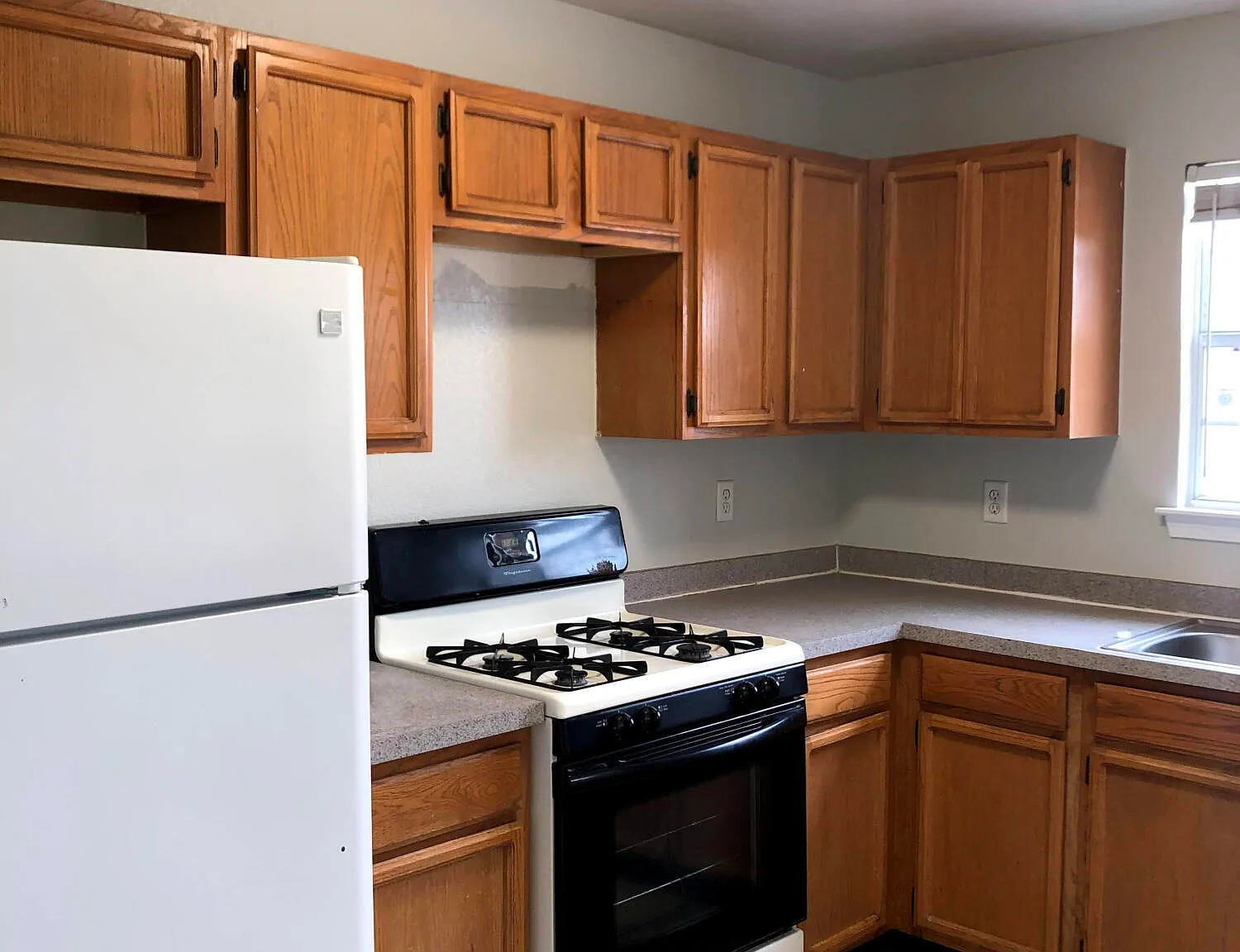 3 bed, 2.0 bath, 1295 sqft, $1,500 — Photo 2