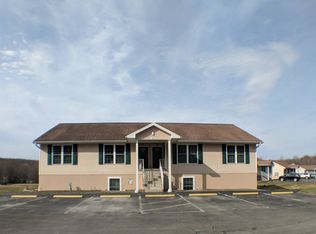 101 Countryside Dr, Moscow, PA 18444