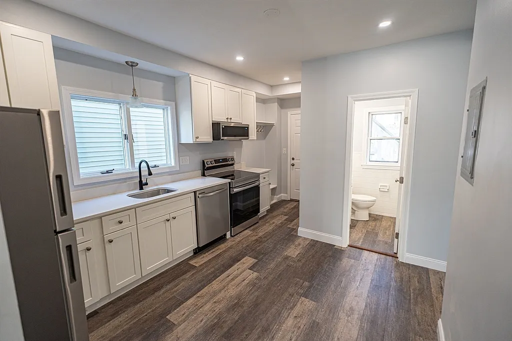 1 bed, 1.0 bath, 800 sqft, $2,400 — Photo 3