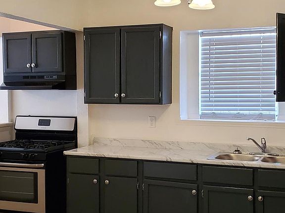 2nd image of 1557 Da Vinci St