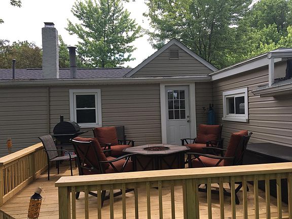 4th image of 221 Hawthorne Dr