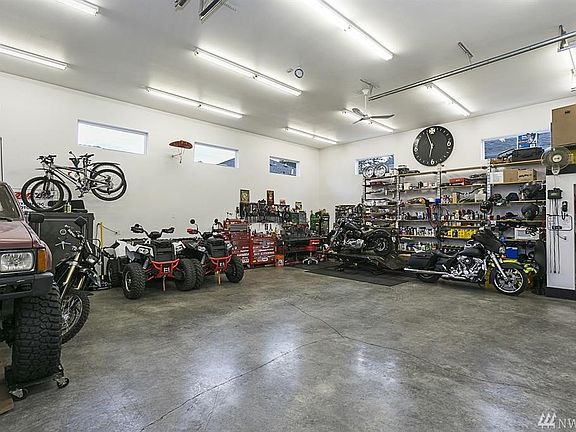 4th image of 632 N Charlotte Ave