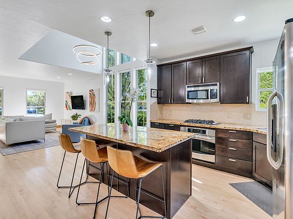 3rd image of 10536 S Topview Rd
