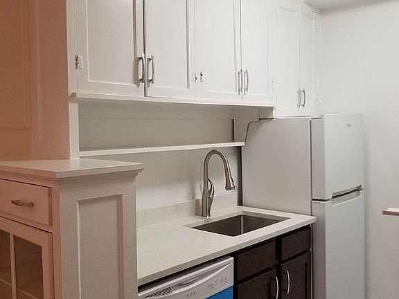 3rd image of 1600 W Granville Ave APT 2E