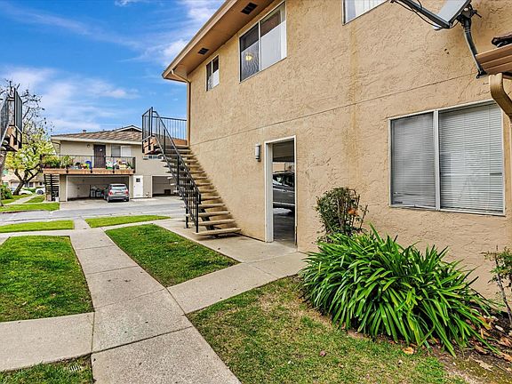 2nd image of 815 Gilchrist Walkway APT 4