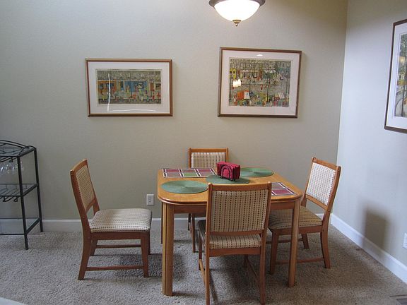 5th image of 290 Fox Hills Dr