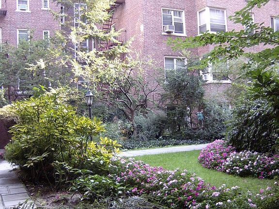 4th image of 515 E 89th St APT 4M