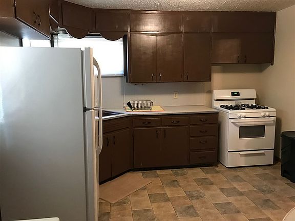4th image of 1221 E Arrington Pl