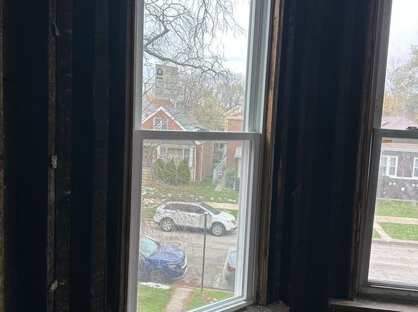 chicago-illinois-2071988333 picture